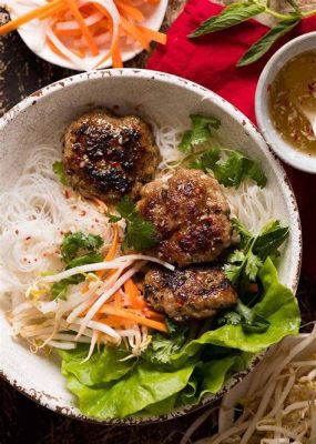  Bún Chả: Soczyste Mięso Z Piekarnika Połączone z Pikantną, Orzeźwiającą Salsa!