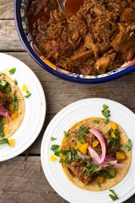  Cochinita Pibil: Delikatne mięso w pikantnym sosie z nutą cytrusów i aromatycznych przypraw!