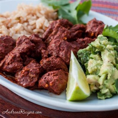  Cochinitas Pibil! Swoje Podniebienia Zanurzisz w Intensywnym Aromatyzm Mięsa w Marynacie z Achiote