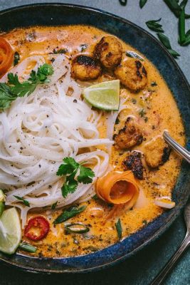 Khao Soi! Krema Podawaną Z Czystym Bulionem