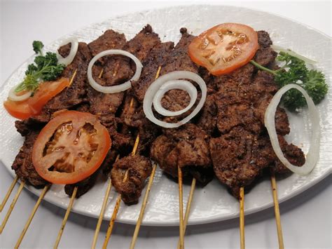  Suya! A Delicious Smoky Treat with a Spicy Kick You Won't Forget!