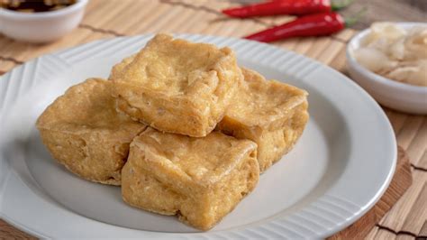   Xiangtan Stinky Tofu: Czy Zapach Wymiotu Może Zmieść Cię z Nóg Pysznym Smakiem?